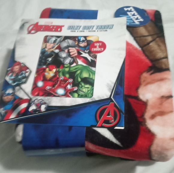 Avengers Silky Soft Throw Blanket - Picture 3 of 5